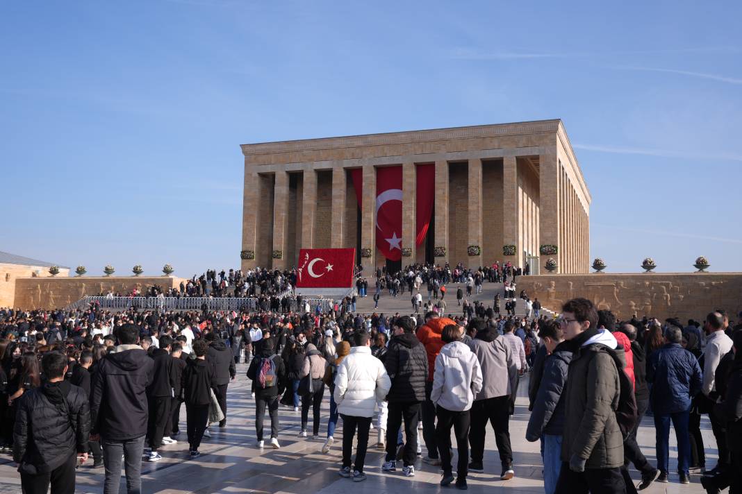 Türk Milleti Ata’sına koştu! Anıtkabir’e ziyaretçi akını 9